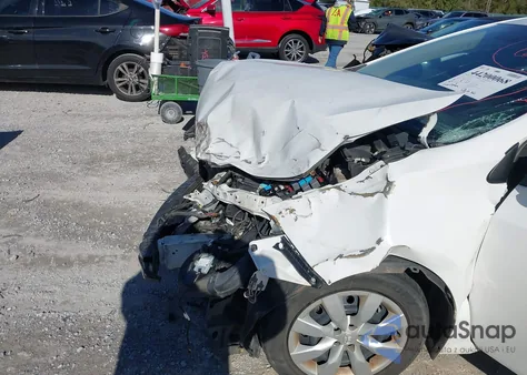 2016 Toyota Corolla Le z USA, uszkodzony, nr VIN 2T1BURHE4GC535947